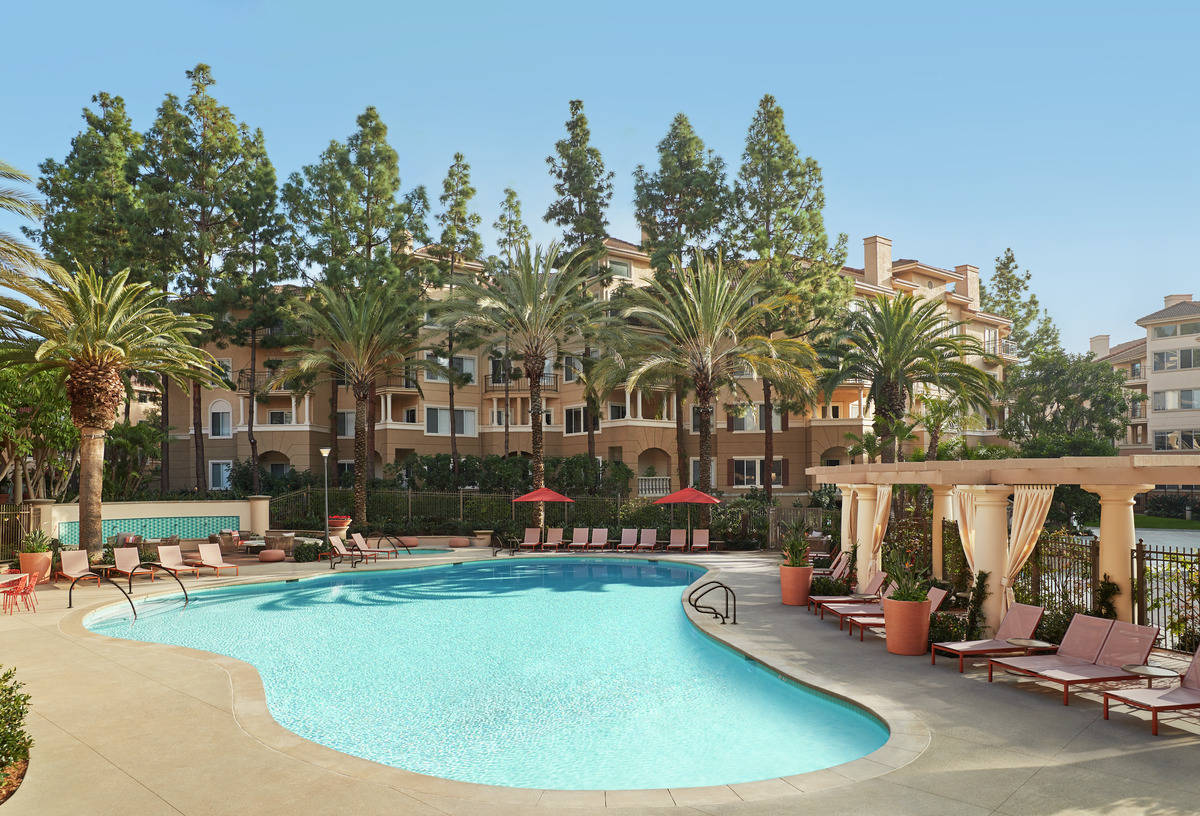 la jolla apartments        
        <figure class=